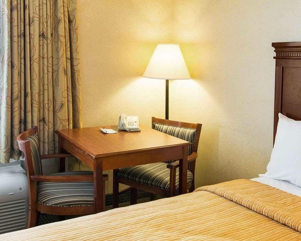 Quality Inn Takoma Park Ngoại thất bức ảnh
